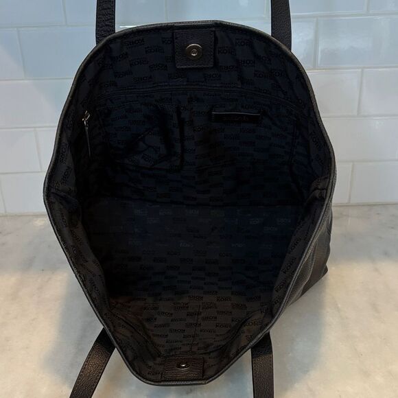 Michael Kors Bag Purse Handbag Leather Medallion Large Tote Pocketbook - Picture 12 of 16